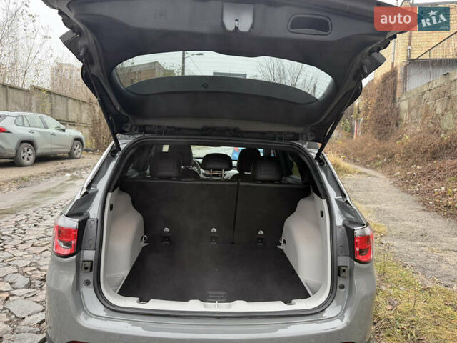 Сірий Джип Compass, об'ємом двигуна 2 л та пробігом 9 тис. км за 22850 $, фото 7 на Automoto.ua