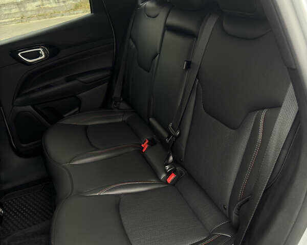 Сірий Джип Compass, об'ємом двигуна 2 л та пробігом 5 тис. км за 25500 $, фото 19 на Automoto.ua