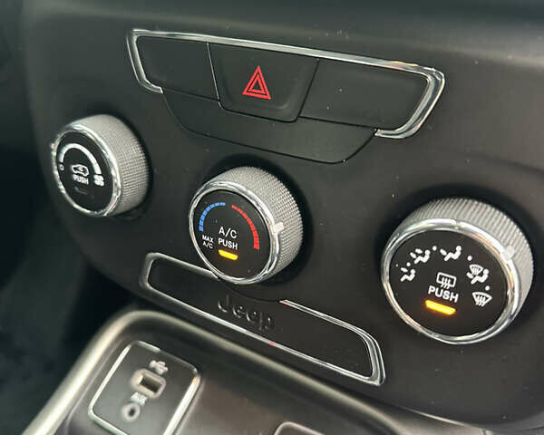 Синий Джип Компас, объемом двигателя 2.4 л и пробегом 106 тыс. км за 13900 $, фото 40 на Automoto.ua