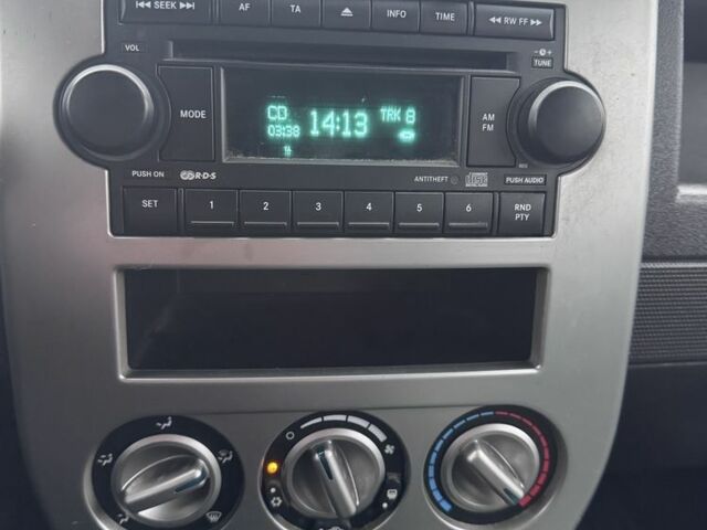 Зеленый Джип Компас, объемом двигателя 2 л и пробегом 305 тыс. км за 4499 $, фото 9 на Automoto.ua