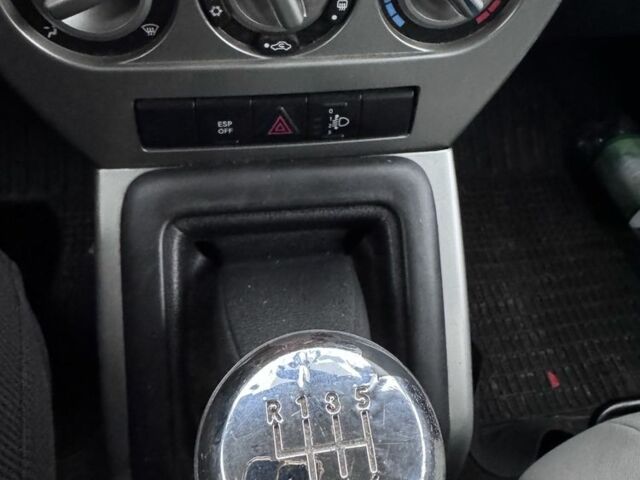 Зеленый Джип Компас, объемом двигателя 2 л и пробегом 305 тыс. км за 4499 $, фото 12 на Automoto.ua