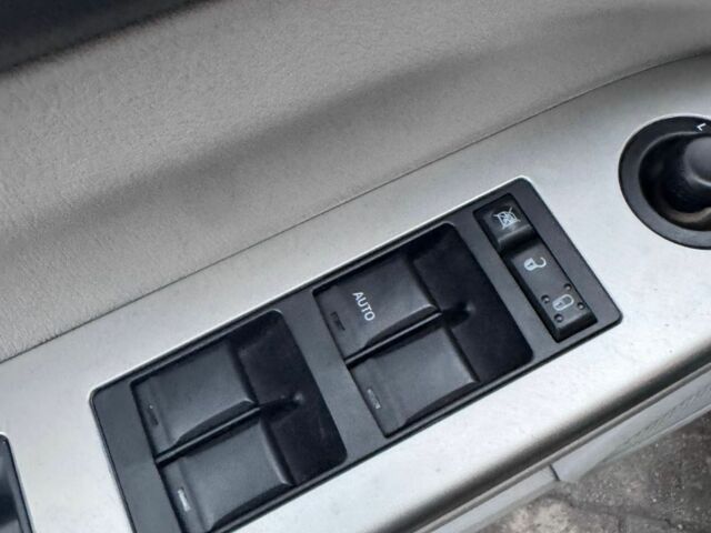 Зеленый Джип Компас, объемом двигателя 2 л и пробегом 300 тыс. км за 4500 $, фото 5 на Automoto.ua