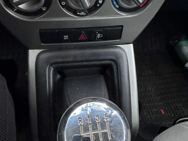 Зеленый Джип Компас, объемом двигателя 2 л и пробегом 300 тыс. км за 4500 $, фото 7 на Automoto.ua