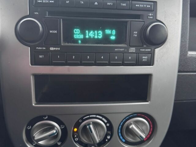 Зеленый Джип Компас, объемом двигателя 2 л и пробегом 300 тыс. км за 4500 $, фото 4 на Automoto.ua