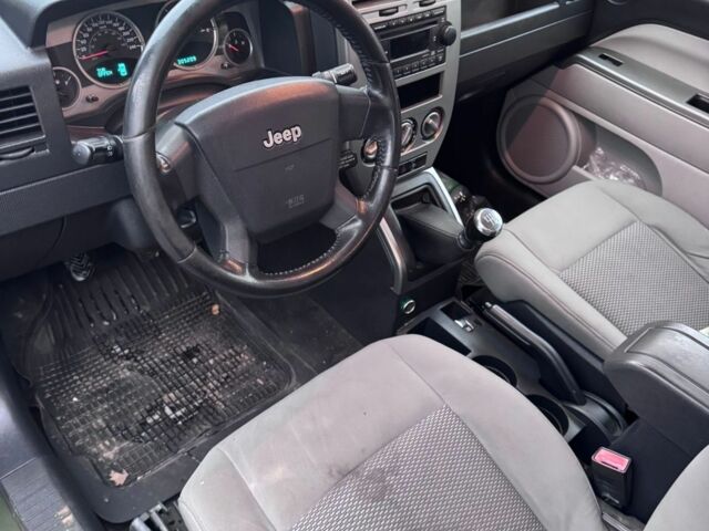 Зеленый Джип Компас, объемом двигателя 2 л и пробегом 300 тыс. км за 4500 $, фото 6 на Automoto.ua