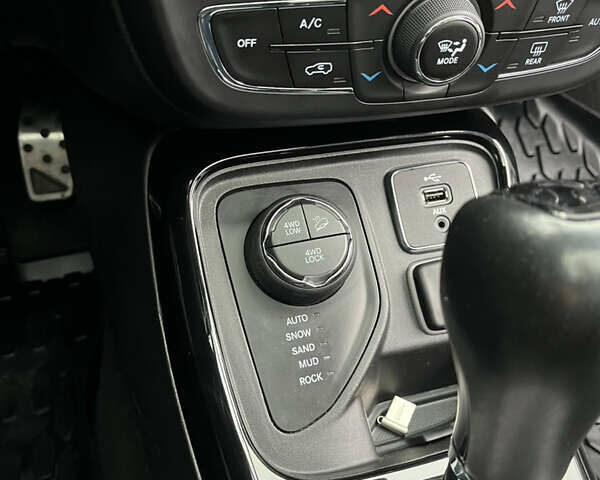 Зеленый Джип Компас, объемом двигателя 2.36 л и пробегом 125 тыс. км за 17700 $, фото 15 на Automoto.ua