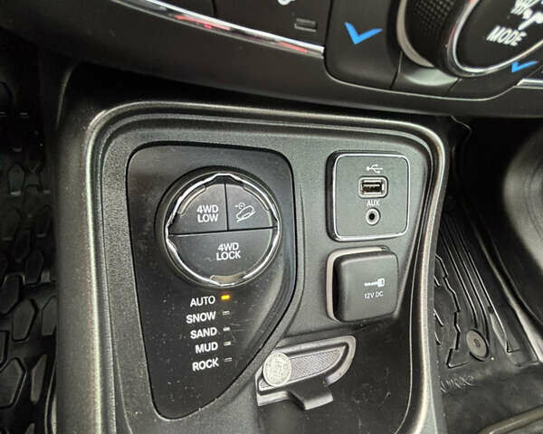 Оранжевый Джип Компас, объемом двигателя 2.36 л и пробегом 203 тыс. км за 14500 $, фото 37 на Automoto.ua