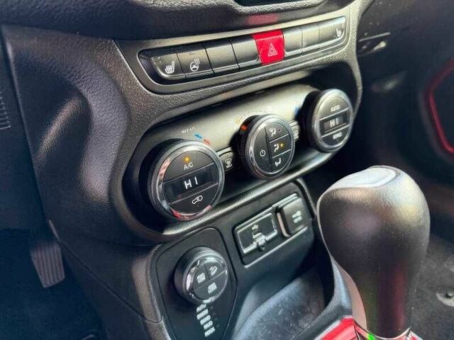 Белый Джип Другая, объемом двигателя 2.4 л и пробегом 88 тыс. км за 7800 $, фото 11 на Automoto.ua