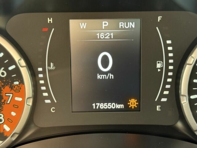 Білий Джип Інша, об'ємом двигуна 2.4 л та пробігом 177 тис. км за 13900 $, фото 20 на Automoto.ua