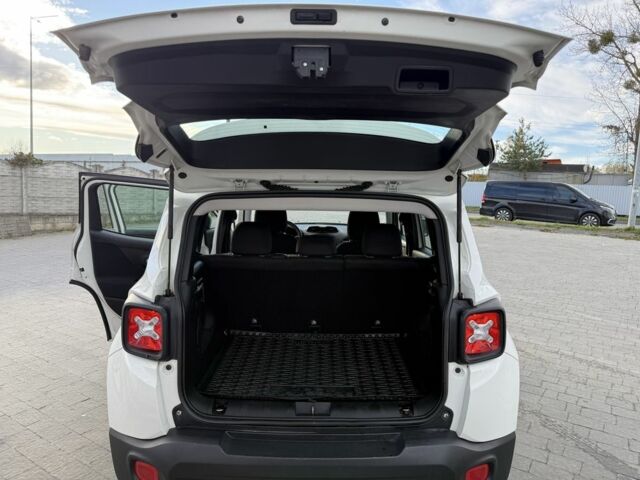 Білий Джип Інша, об'ємом двигуна 2.4 л та пробігом 177 тис. км за 13900 $, фото 9 на Automoto.ua