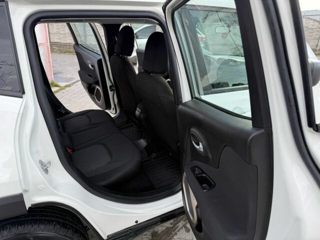 Білий Джип Інша, об'ємом двигуна 2.4 л та пробігом 177 тис. км за 13900 $, фото 10 на Automoto.ua