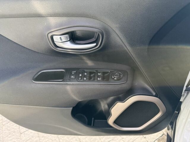 Білий Джип Інша, об'ємом двигуна 2.4 л та пробігом 177 тис. км за 13900 $, фото 18 на Automoto.ua