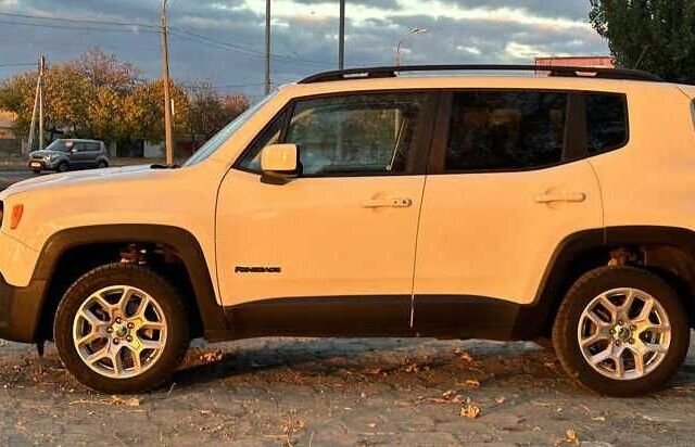 Белый Джип Другая, объемом двигателя 2.4 л и пробегом 77 тыс. км за 8600 $, фото 2 на Automoto.ua