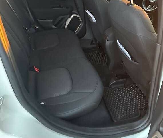 Белый Джип Другая, объемом двигателя 2.4 л и пробегом 77 тыс. км за 8600 $, фото 17 на Automoto.ua