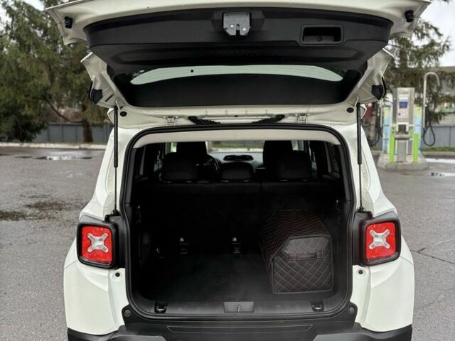 Білий Джип Інша, об'ємом двигуна 2.4 л та пробігом 230 тис. км за 12300 $, фото 14 на Automoto.ua