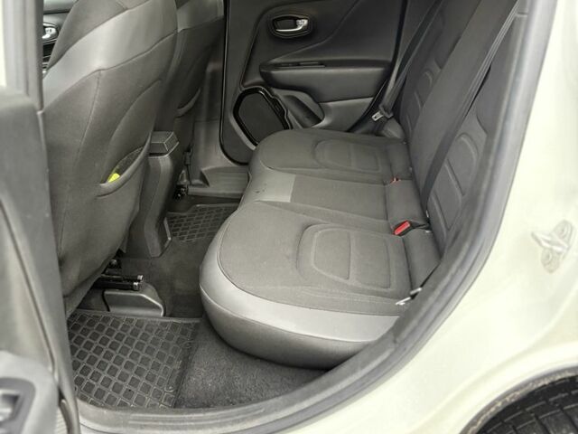 Білий Джип Інша, об'ємом двигуна 2.4 л та пробігом 230 тис. км за 12300 $, фото 15 на Automoto.ua