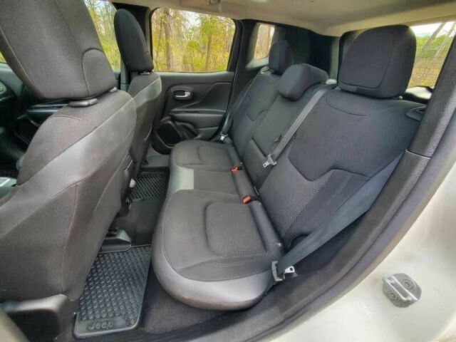 Білий Джип Інша, об'ємом двигуна 1.3 л та пробігом 49 тис. км за 12000 $, фото 10 на Automoto.ua