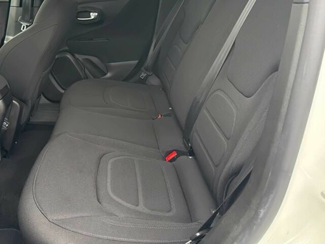 Белый Джип Другая, объемом двигателя 2.4 л и пробегом 32 тыс. км за 4000 $, фото 12 на Automoto.ua