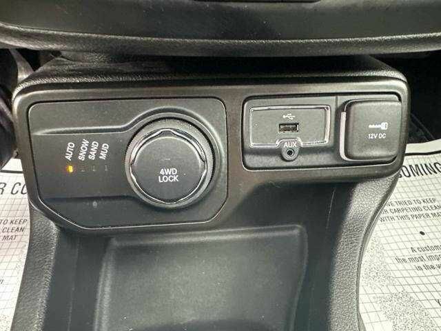 Белый Джип Другая, объемом двигателя 1.3 л и пробегом 24 тыс. км за 7000 $, фото 17 на Automoto.ua