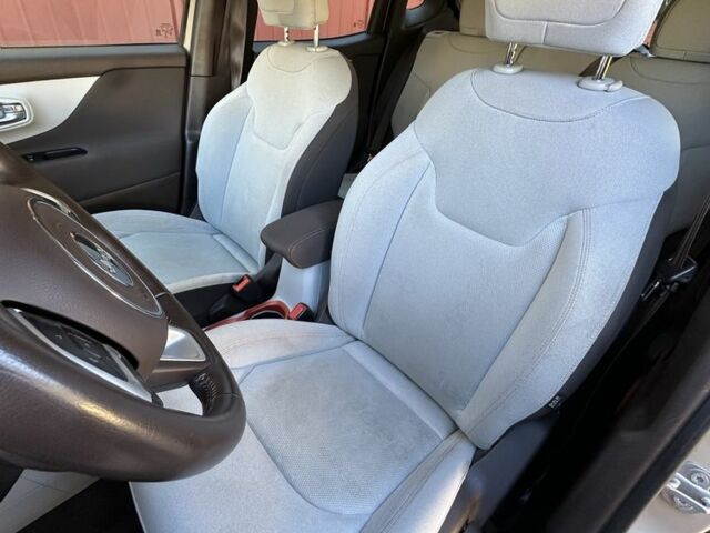 Бежевый Джип Другая, объемом двигателя 2.4 л и пробегом 83 тыс. км за 11950 $, фото 8 на Automoto.ua