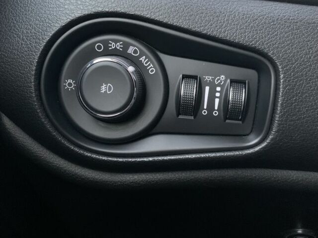 Черный Джип Другая, объемом двигателя 2.4 л и пробегом 213 тыс. км за 12000 $, фото 16 на Automoto.ua