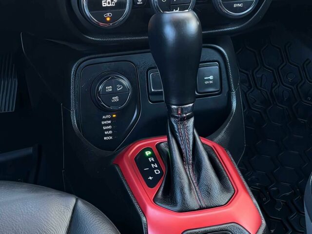 Черный Джип Другая, объемом двигателя 2.4 л и пробегом 74 тыс. км за 8000 $, фото 9 на Automoto.ua