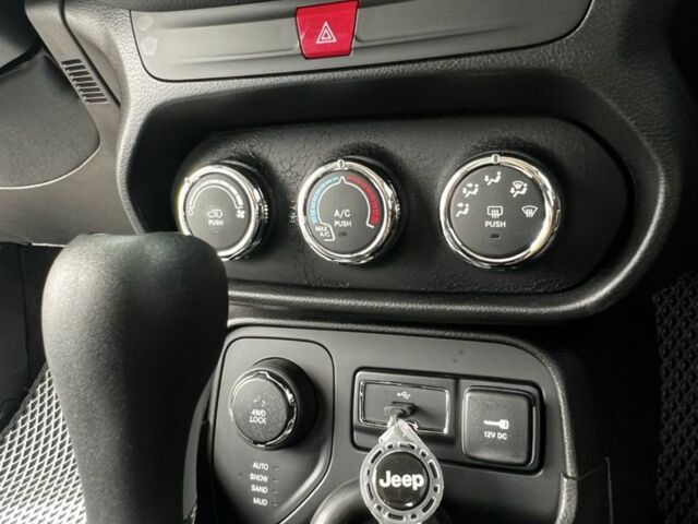 Черный Джип Другая, объемом двигателя 2.4 л и пробегом 121 тыс. км за 13000 $, фото 18 на Automoto.ua