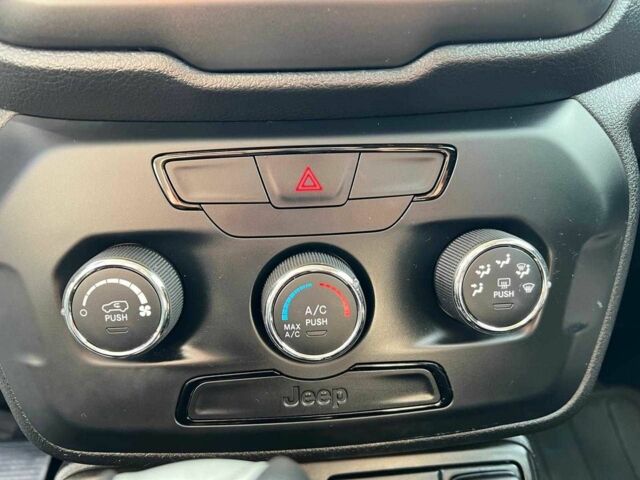 Чорний Джип Інша, об'ємом двигуна 2.4 л та пробігом 152 тис. км за 10940 $, фото 20 на Automoto.ua