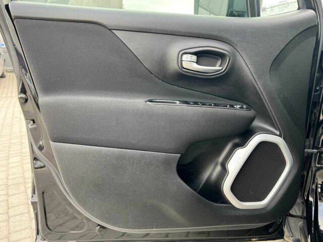 Чорний Джип Інша, об'ємом двигуна 2.4 л та пробігом 152 тис. км за 10940 $, фото 9 на Automoto.ua