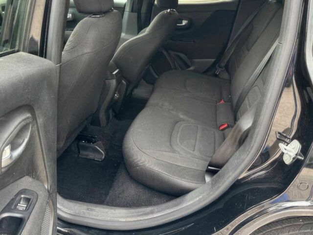 Черный Джип Другая, объемом двигателя 2.4 л и пробегом 40 тыс. км за 10400 $, фото 8 на Automoto.ua