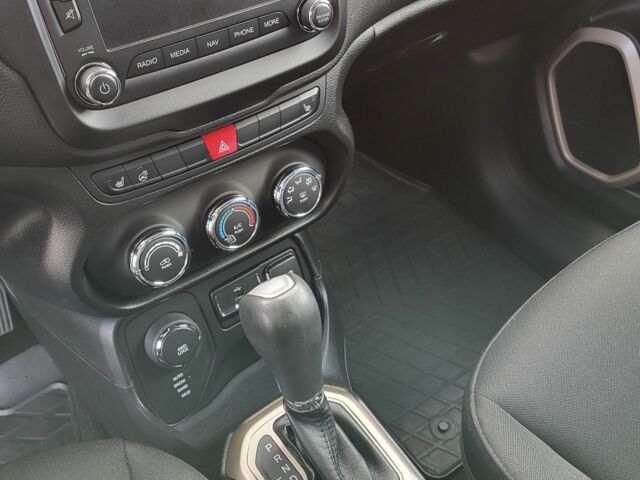 Красный Джип Другая, объемом двигателя 2.4 л и пробегом 167 тыс. км за 291 $, фото 4 на Automoto.ua