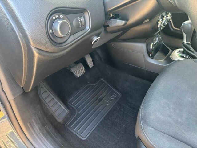 Серый Джип Другая, объемом двигателя 2.4 л и пробегом 223 тыс. км за 12850 $, фото 12 на Automoto.ua