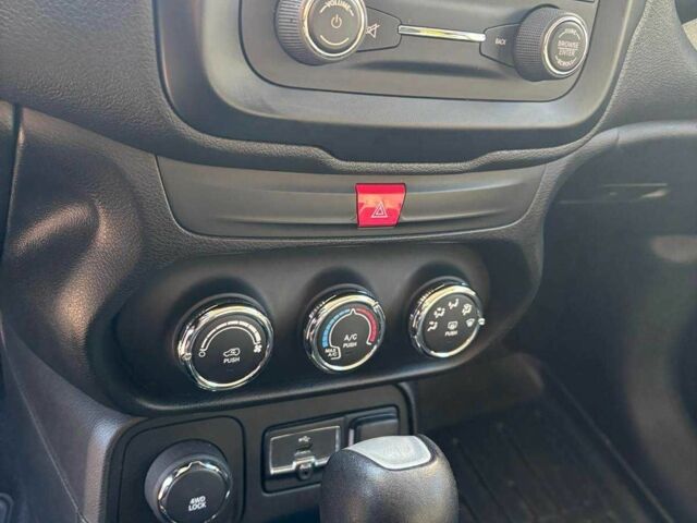 Серый Джип Другая, объемом двигателя 2.4 л и пробегом 223 тыс. км за 12850 $, фото 17 на Automoto.ua