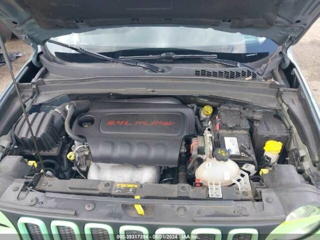 Сірий Джип Інша, об'ємом двигуна 2.4 л та пробігом 74 тис. км за 2800 $, фото 10 на Automoto.ua