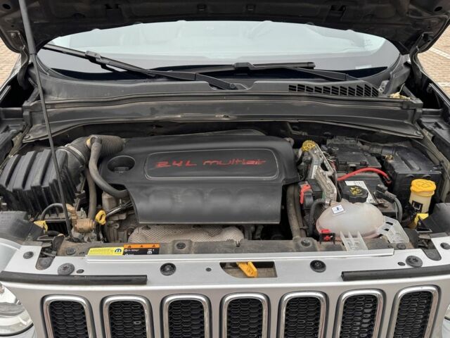 Серый Джип Другая, объемом двигателя 2.4 л и пробегом 233 тыс. км за 12700 $, фото 17 на Automoto.ua