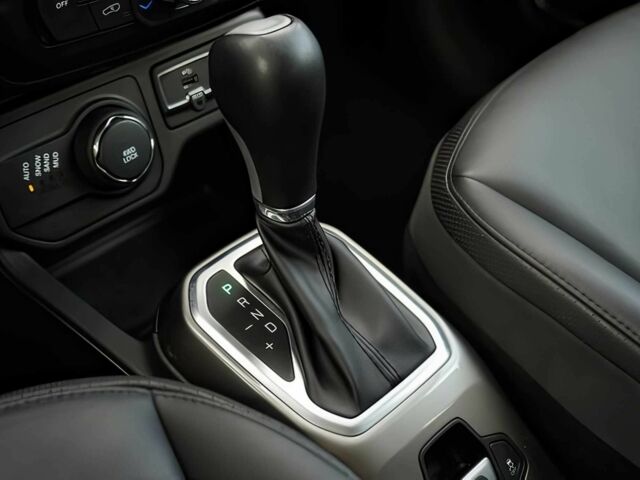 Серый Джип Другая, объемом двигателя 2.4 л и пробегом 47 тыс. км за 9500 $, фото 9 на Automoto.ua