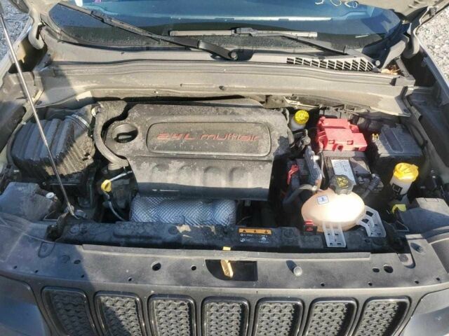 Серый Джип Другая, объемом двигателя 2.4 л и пробегом 149 тыс. км за 1900 $, фото 11 на Automoto.ua