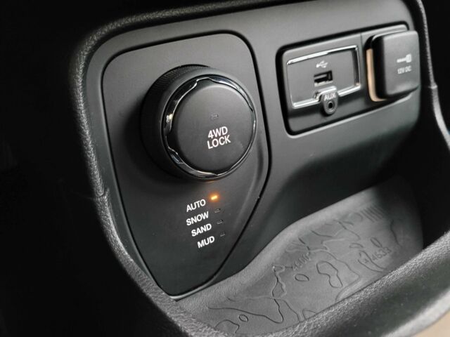 Синій Джип Інша, об'ємом двигуна 2.4 л та пробігом 249 тис. км за 10650 $, фото 15 на Automoto.ua