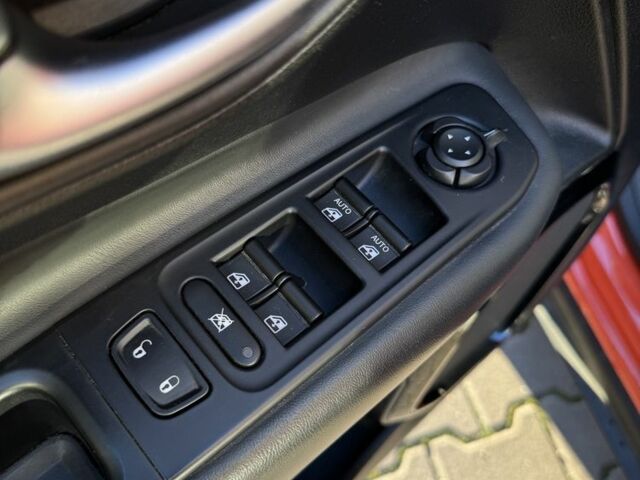 Оранжевый Джип Другая, объемом двигателя 2.4 л и пробегом 143 тыс. км за 15000 $, фото 6 на Automoto.ua