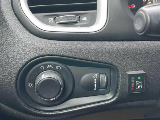 Оранжевый Джип Другая, объемом двигателя 2.4 л и пробегом 107 тыс. км за 12900 $, фото 6 на Automoto.ua