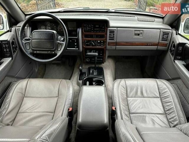 Белый Джип Гранд Чероки, объемом двигателя 3 л и пробегом 268 тыс. км за 3800 $, фото 5 на Automoto.ua