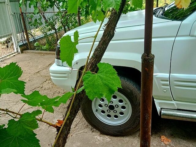 Белый Джип Гранд Чероки, объемом двигателя 4 л и пробегом 0 тыс. км за 5300 $, фото 2 на Automoto.ua