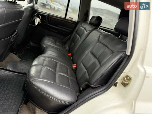 Белый Джип Гранд Чероки, объемом двигателя 5.2 л и пробегом 300 тыс. км за 5750 $, фото 7 на Automoto.ua