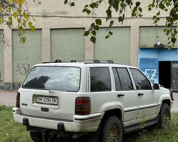 Белый Джип Гранд Чероки, объемом двигателя 5.2 л и пробегом 280 тыс. км за 6500 $, фото 4 на Automoto.ua