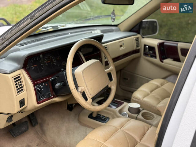 Белый Джип Гранд Чероки, объемом двигателя 5.2 л и пробегом 280 тыс. км за 6500 $, фото 9 на Automoto.ua