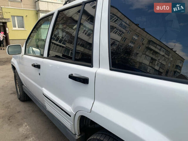 Білий Джип Grand Cherokee, об'ємом двигуна 5.2 л та пробігом 260 тис. км за 6500 $, фото 3 на Automoto.ua