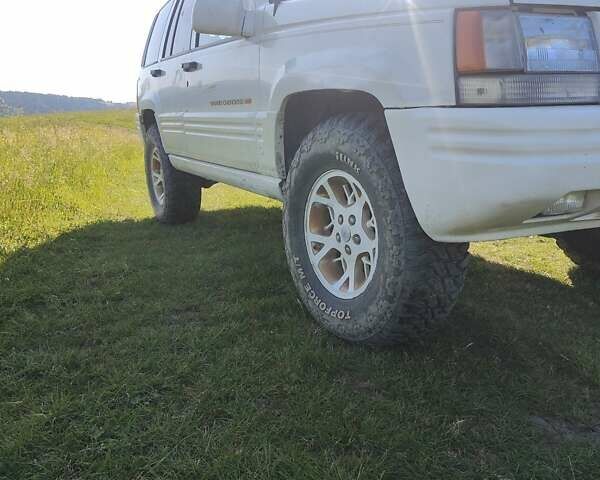 Білий Джип Grand Cherokee, об'ємом двигуна 5.2 л та пробігом 400 тис. км за 5500 $, фото 13 на Automoto.ua