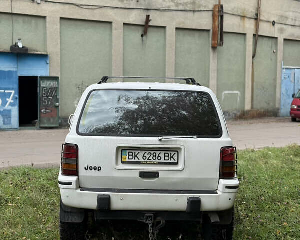 Белый Джип Гранд Чероки, объемом двигателя 5.2 л и пробегом 280 тыс. км за 6500 $, фото 5 на Automoto.ua