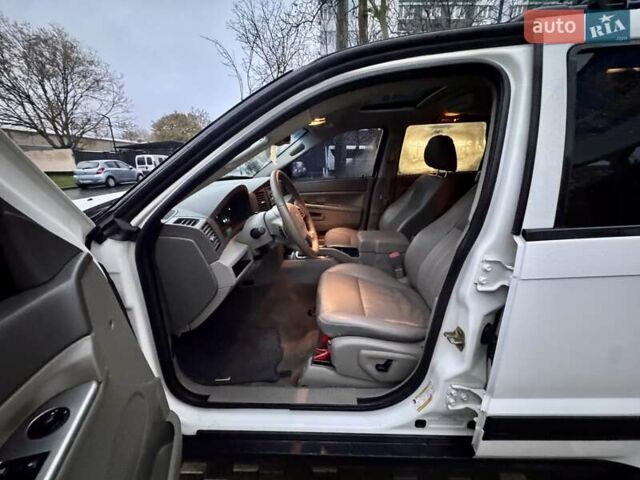 Белый Джип Гранд Чероки, объемом двигателя 4.7 л и пробегом 228 тыс. км за 7400 $, фото 36 на Automoto.ua