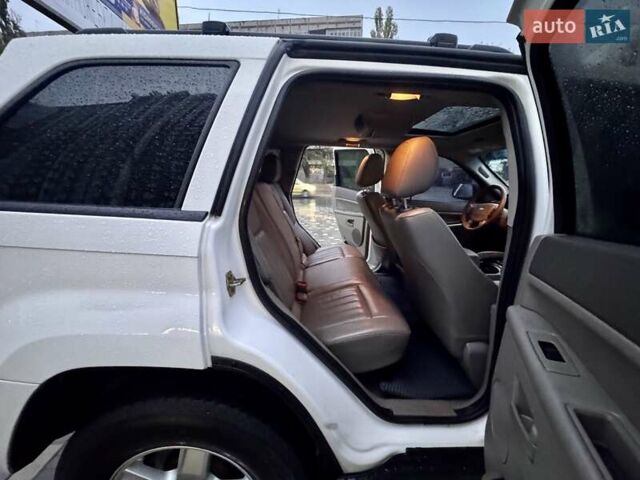 Белый Джип Гранд Чероки, объемом двигателя 4.7 л и пробегом 228 тыс. км за 7400 $, фото 69 на Automoto.ua